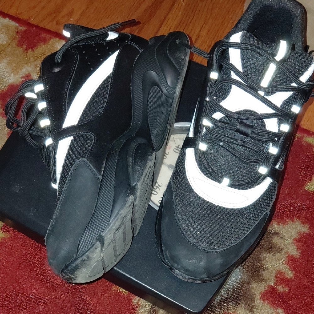 Dior Men's Black and White Sneakers - Picture 6 of 7